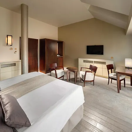 Mamaison Le Regina Boutique 5*