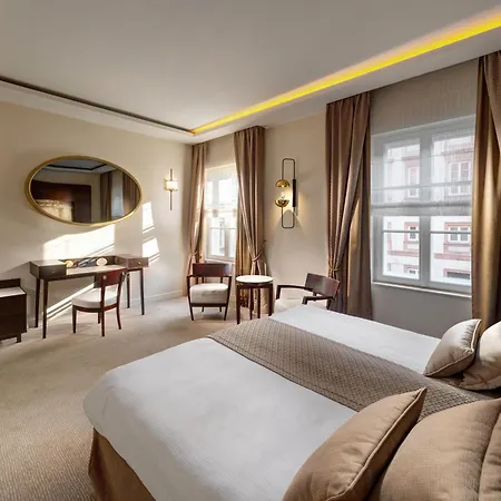 Mamaison Le Regina Boutique 5*