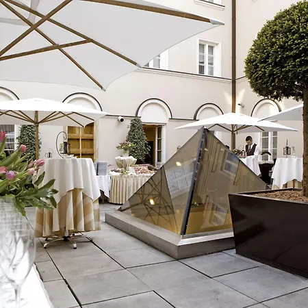 Mamaison Le Regina Boutique Hotell