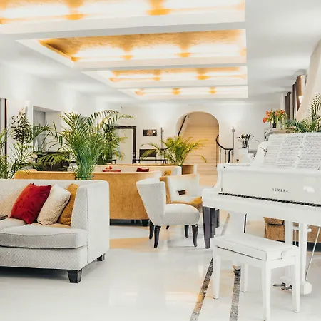 Mamaison Le Regina Boutique 5*