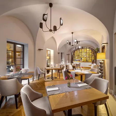 Mamaison Le Regina Boutique Hotell 5*