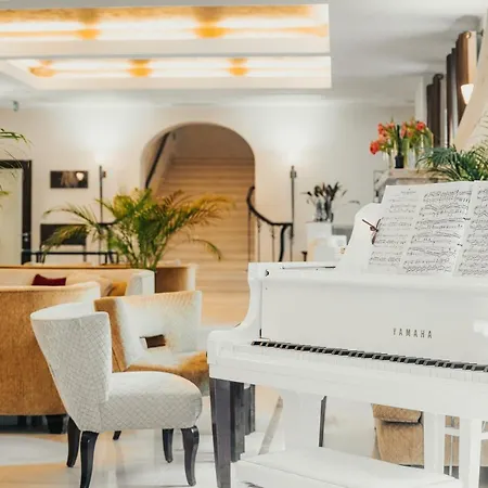 Mamaison Le Regina Hotel